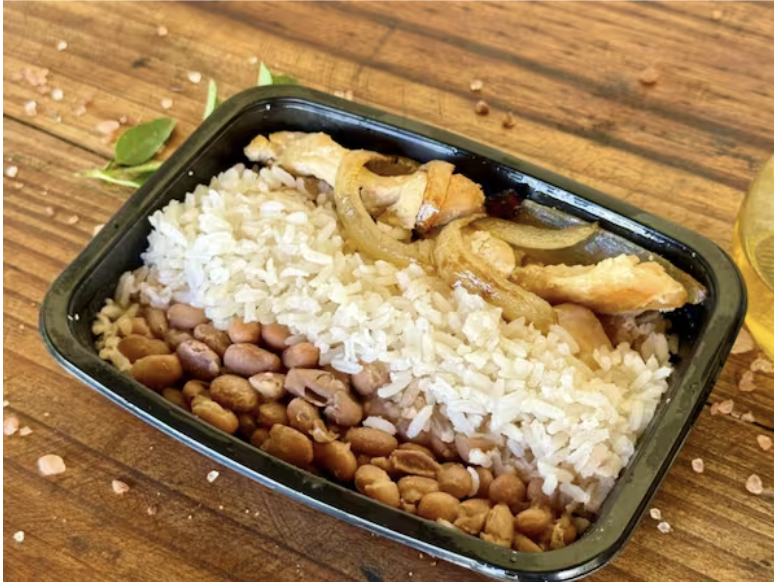 Isca de Frango com Arroz e Feijão 300g
